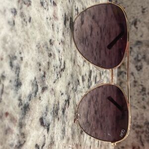 Quay Gold rim sunglasses